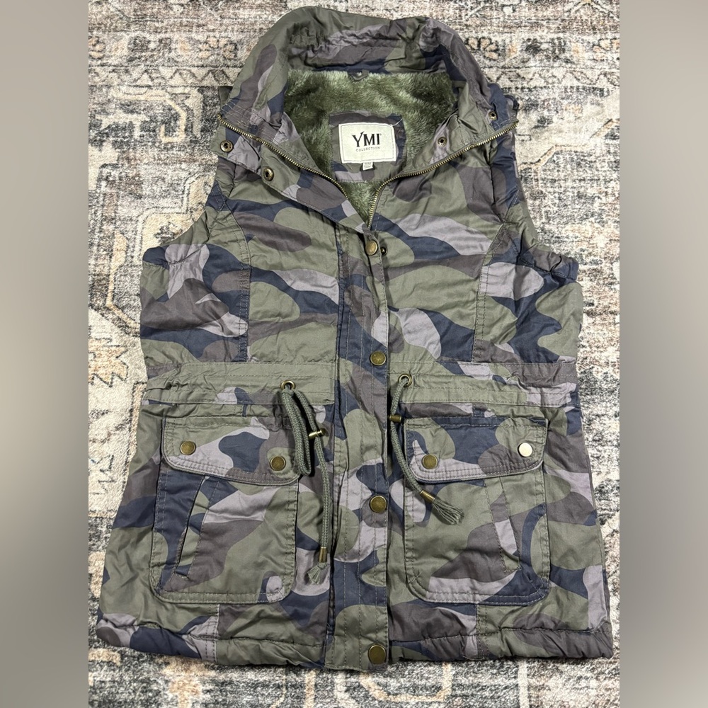 YMI Camo Cargo Vest Size Medium green camouflage utility jacket Teddy lined